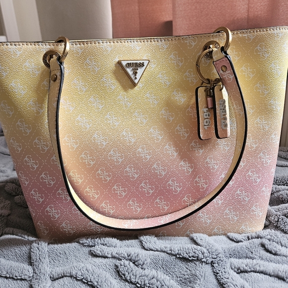 βοΈ Guess Ombre Tote π - Picture 1 of 7